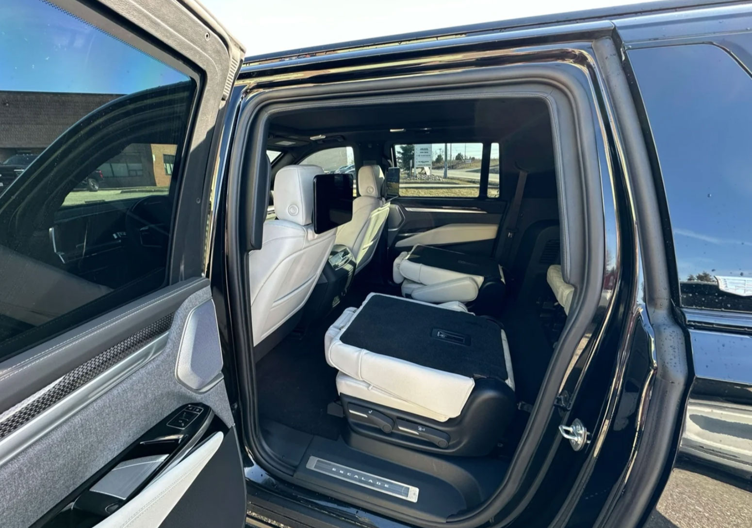 2025 Escalade ESV-V - Imagen 12