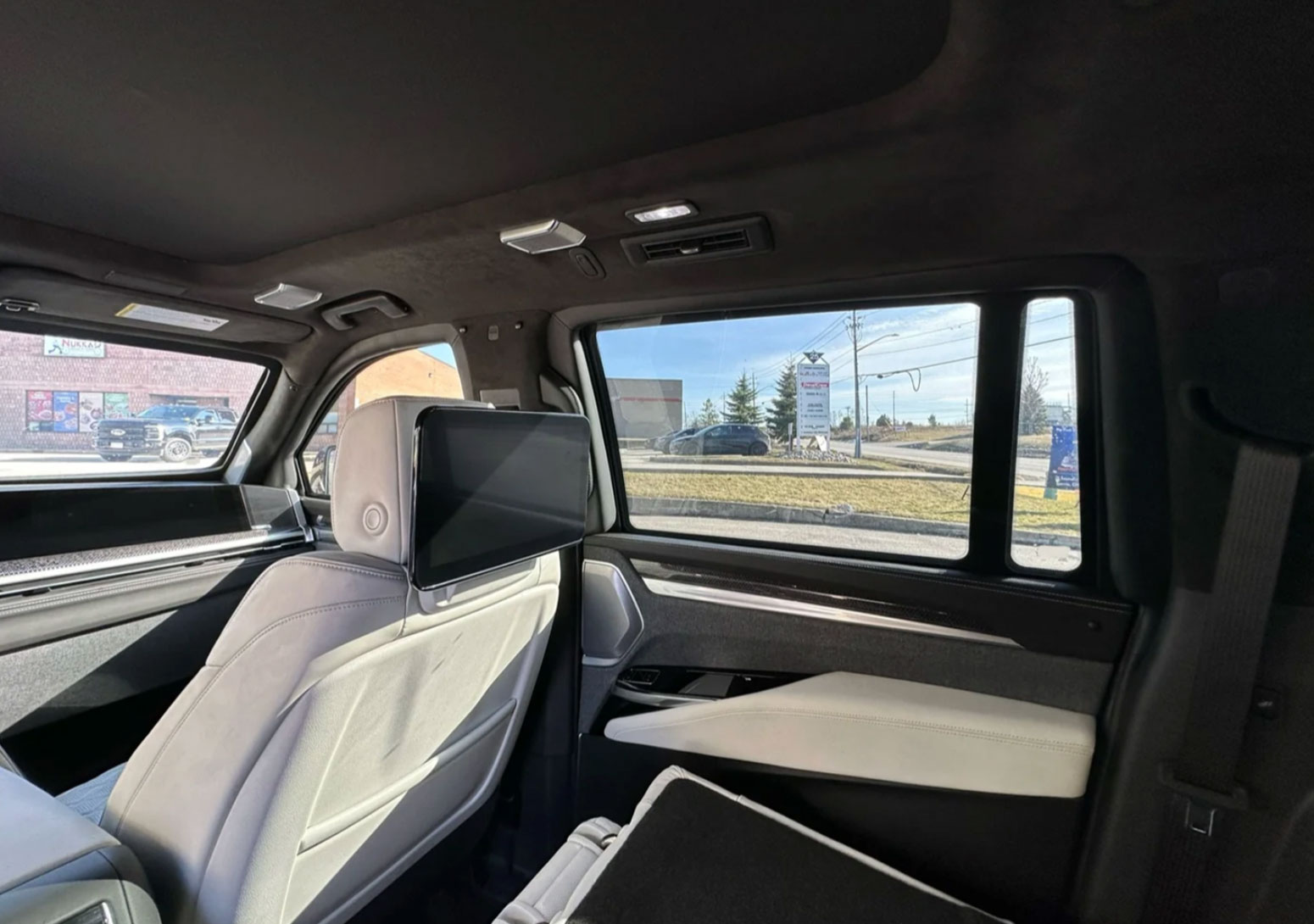2025 Escalade ESV-V - Imagen 13