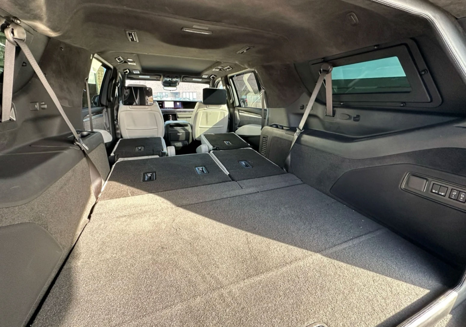 2025 Escalade ESV-V - Imagen 17