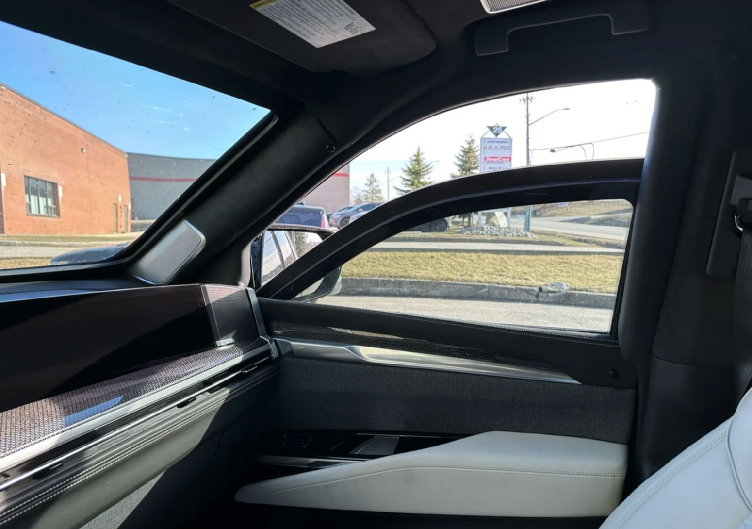 2025 Escalade ESV-V - Imagen 18