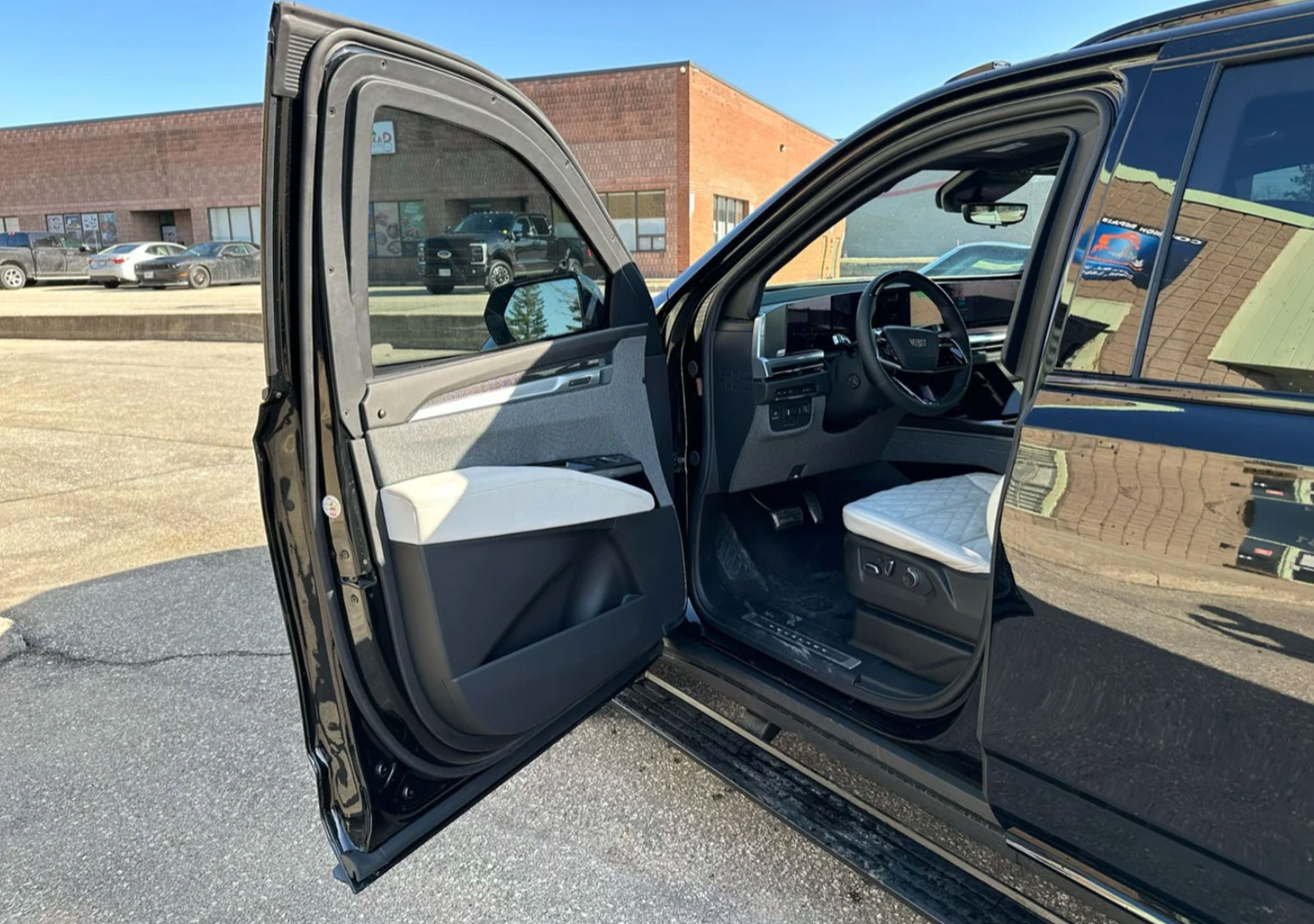 2025 Escalade ESV-V - Imagen 3