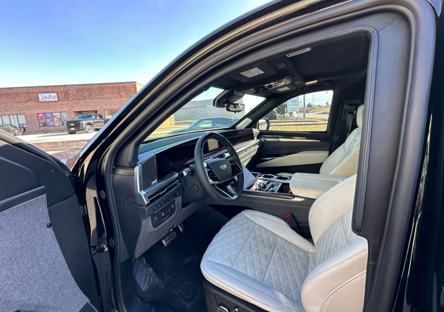 2025 Escalade ESV-V - Imagen 6
