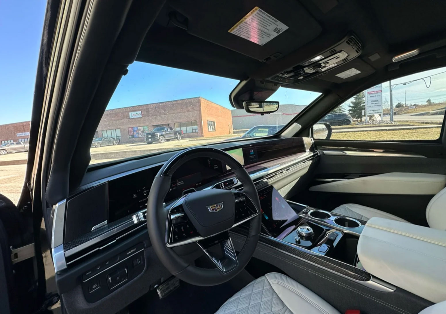 2025 Escalade ESV-V - Imagen 8
