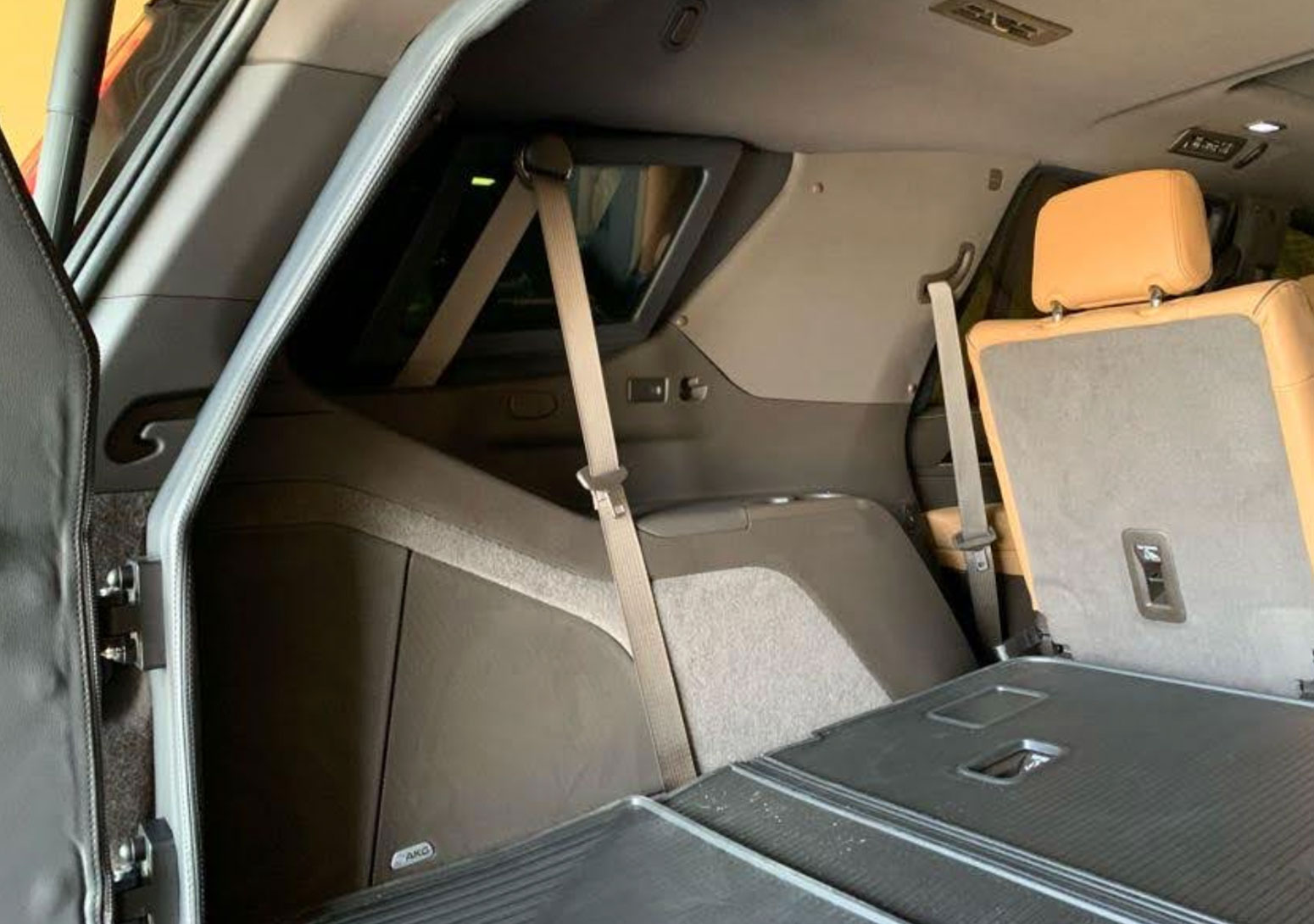 Cadillac Escalade (Beige Interior) - Imagen 12