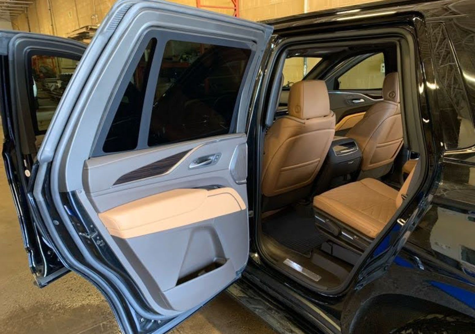 Cadillac Escalade (Beige Interior)