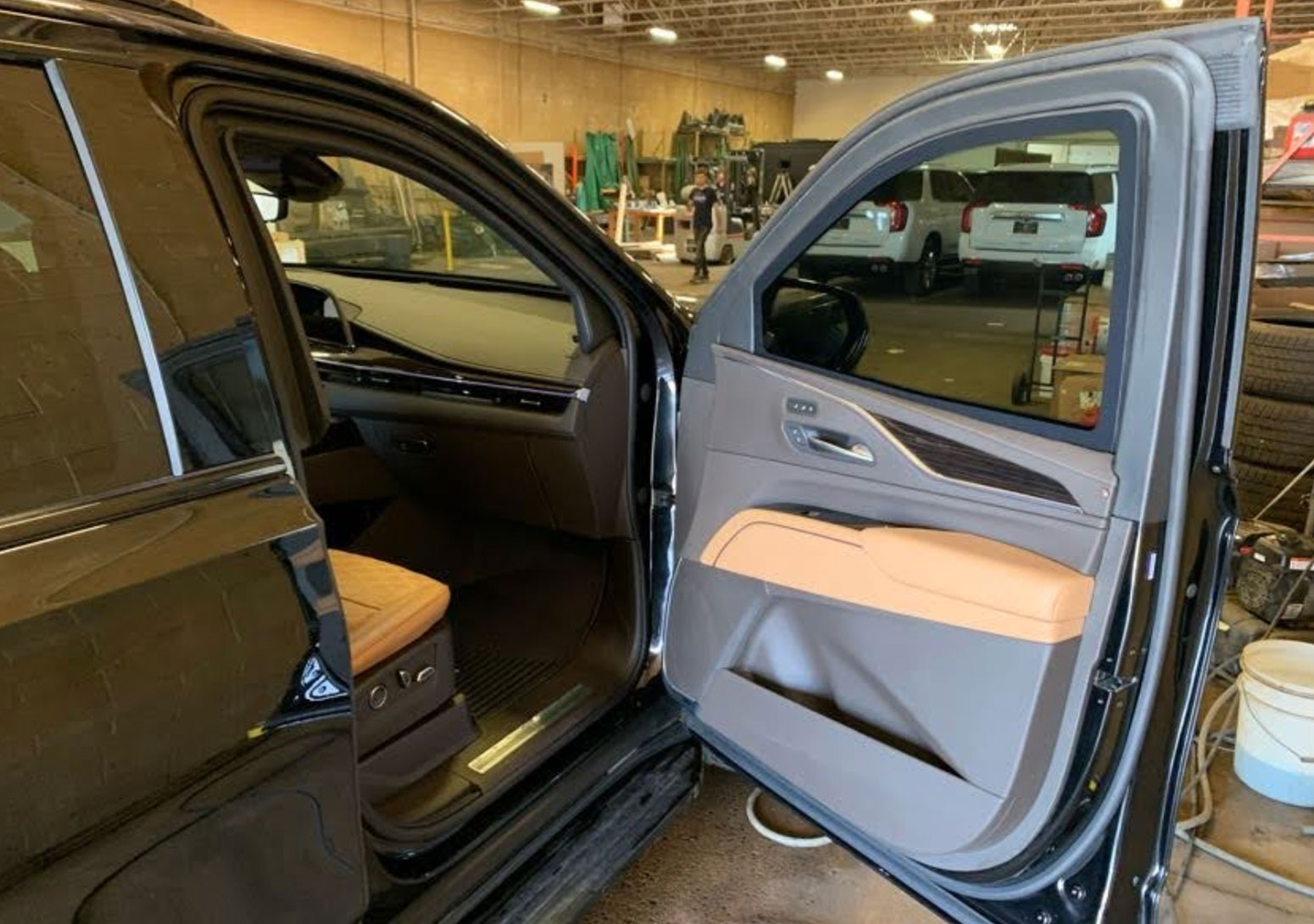 Cadillac Escalade (Beige Interior) - Imagen 4
