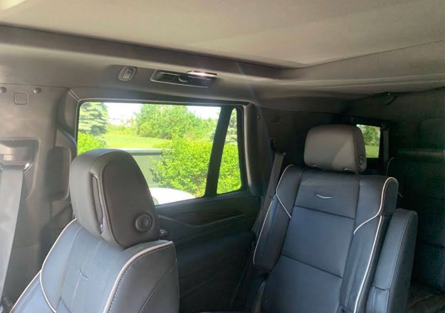 Cadillac Escalade (Black Interior) - Imagen 3