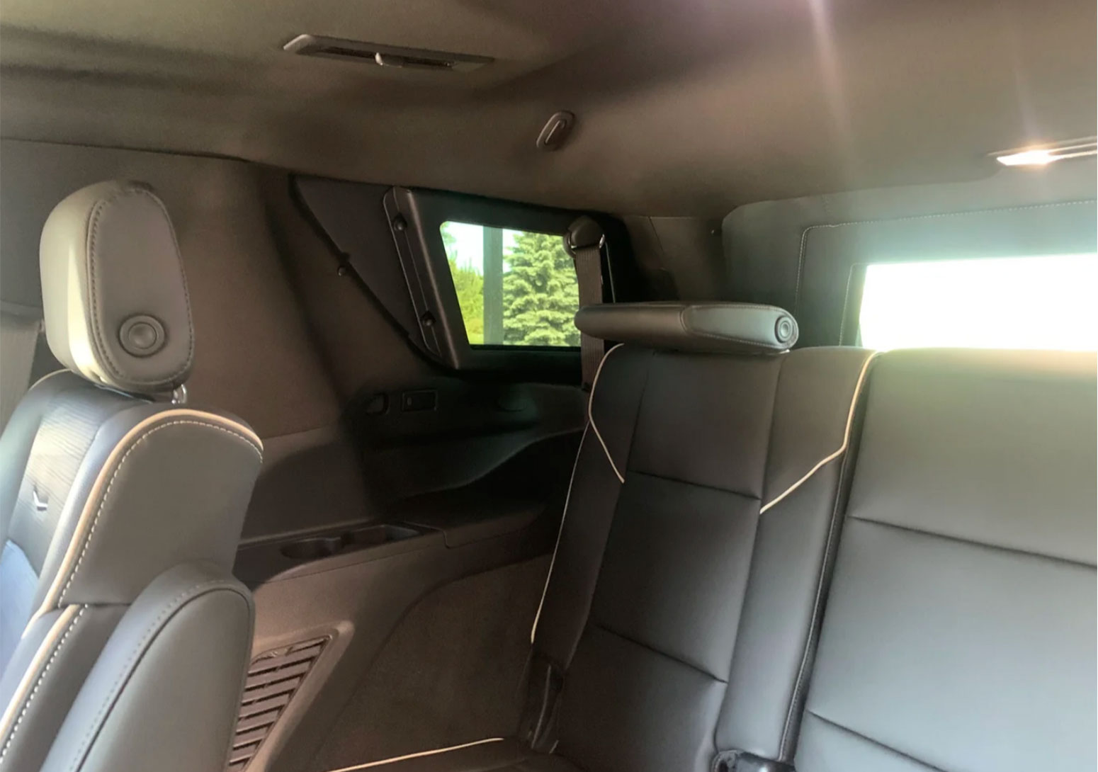 Cadillac Escalade (Black Interior) - Imagen 4