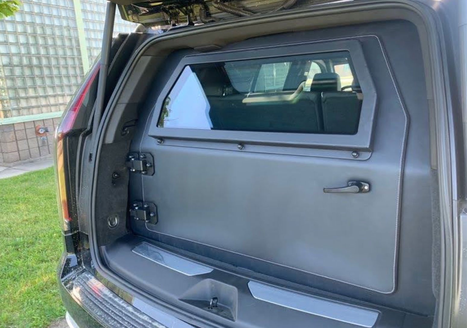 Cadillac Escalade (Black Interior) - Imagen 6