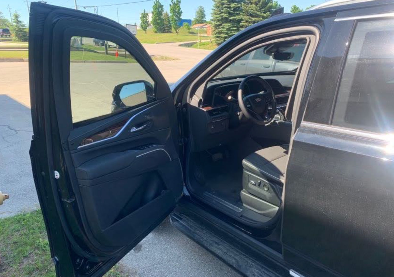 Cadillac Escalade (Black Interior) - Imagen 7