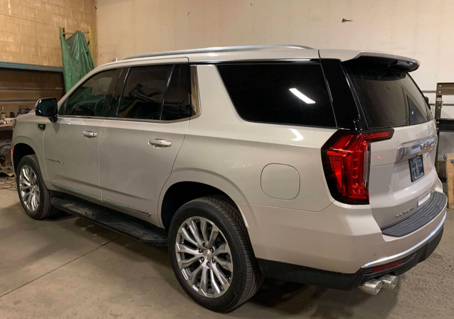GMC Denali (Grey)