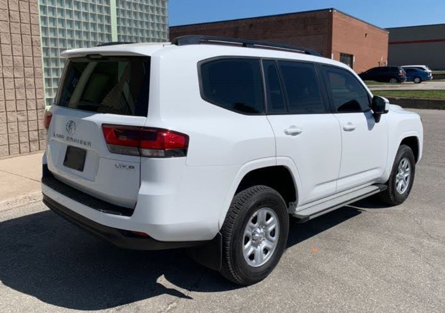 Toyota Land Cruiser (White)
